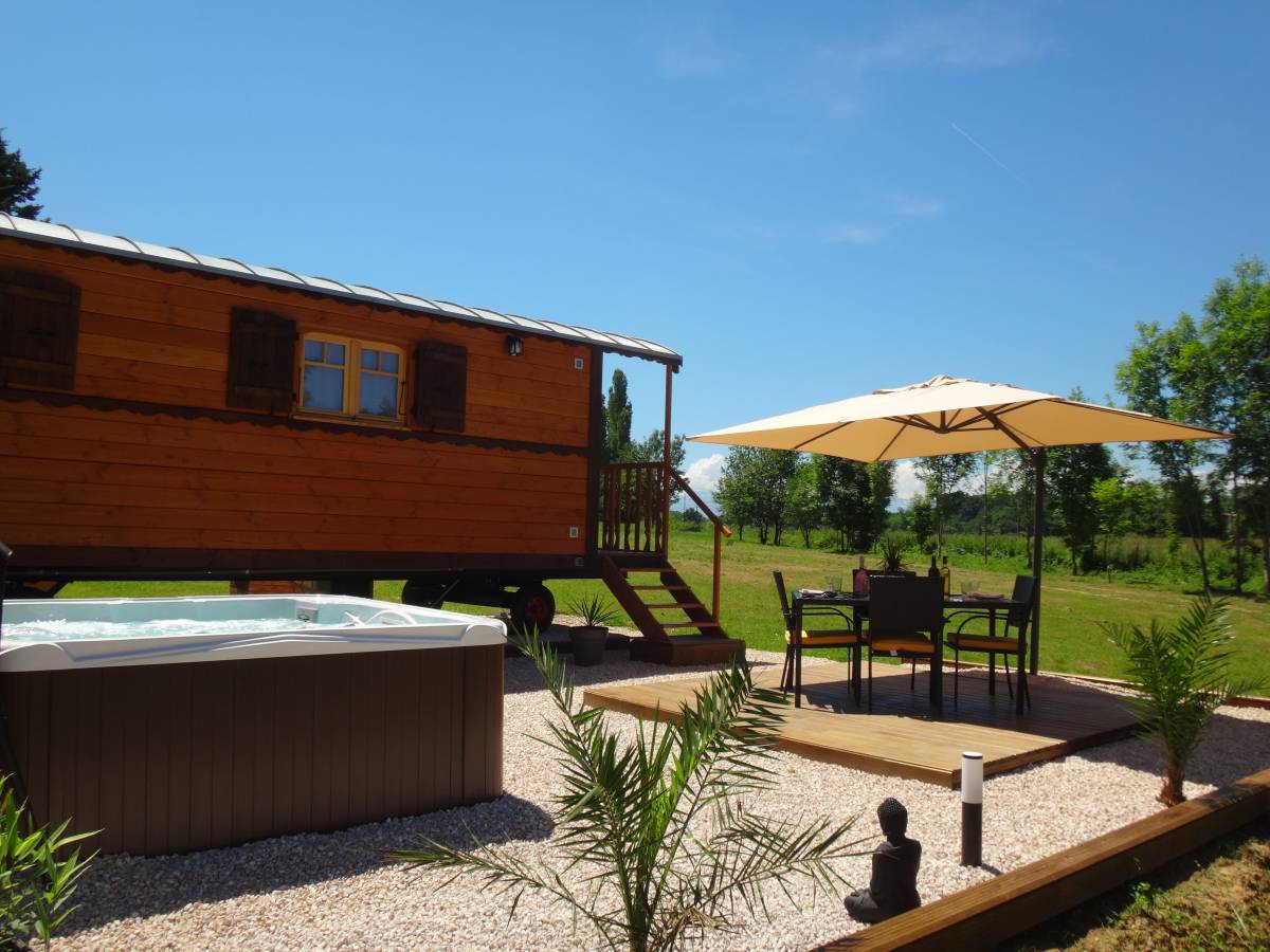 roulotte avec jacuzzi pyrénées