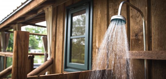 Cabane avec spa privatif au bord du lac, Gers