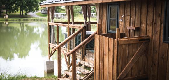 Cabane avec spa privatif au bord du lac, Gers