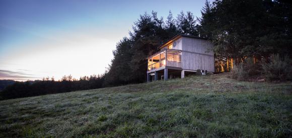 Cabane avec jacuzzi privatif au coeur de la nature, proche Brive