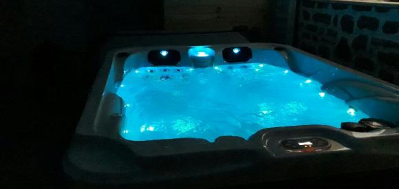 Villa Chic et Romantique indépendante avec sauna / hammam et Jacuzzi privatif, Mayenne