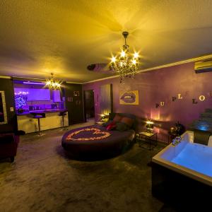 Grand appartement type suite avec jacuzzi, sauna, cheminée, Champagne à Perpignan