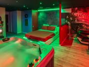 Loft ambiance Las Vegas avec jacuzzi et sauna privatif, proche Belfort - 1