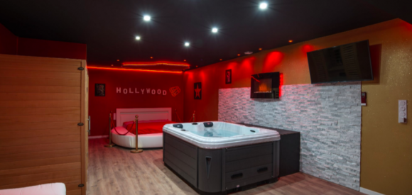 Loft ambiance Hollywood avec jacuzzi et sauna privatif, proche Montbéliard