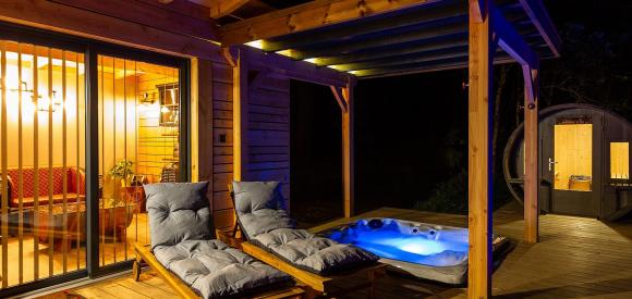 Cabane avec spa & piscine privés en Dordogne