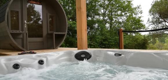 Cabane avec spa & piscine privés en Dordogne