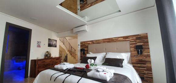 Suite romantique 80m² avec jacuzzi sauna et rooftop, Hyères