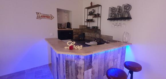 Suite romantique 80m² avec jacuzzi sauna et rooftop, Hyères