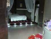 Suite luxueux et romantique, jacuzzi et sauna privatif, Lyon - 9