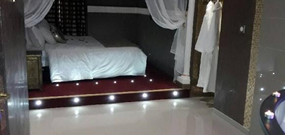 Suite luxueux et romantique, jacuzzi et sauna privatif, Lyon