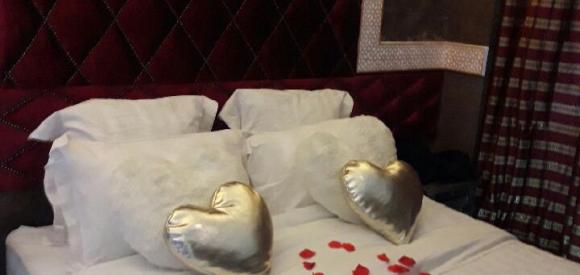 Suite luxueux et romantique, jacuzzi et sauna privatif, Lyon