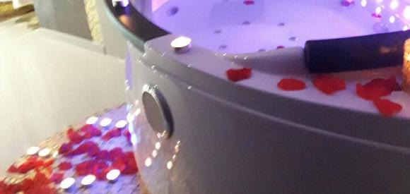 Suite luxueux et romantique, jacuzzi et sauna privatif, Lyon