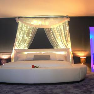 Love Room haut de gamme avec Spa-jacuzzi privatif,  pour amoureux en Bretagne