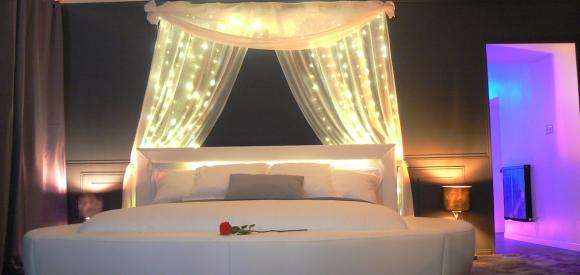 Love Room haut de gamme avec Spa-jacuzzi privatif,  pour amoureux en Bretagne
