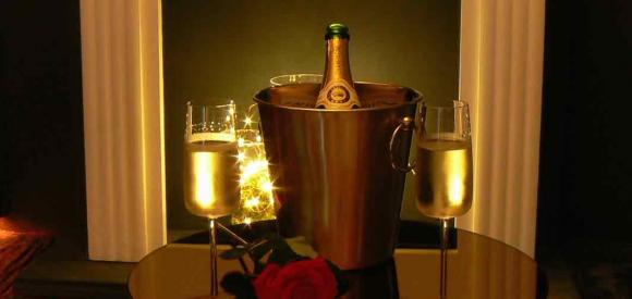 Love Room haut de gamme avec Spa-jacuzzi privatif,  pour amoureux en Bretagne