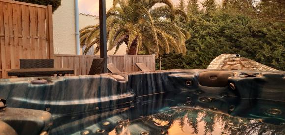 Chambre de charme avec Jacuzzi privatif, proche Carcassonne