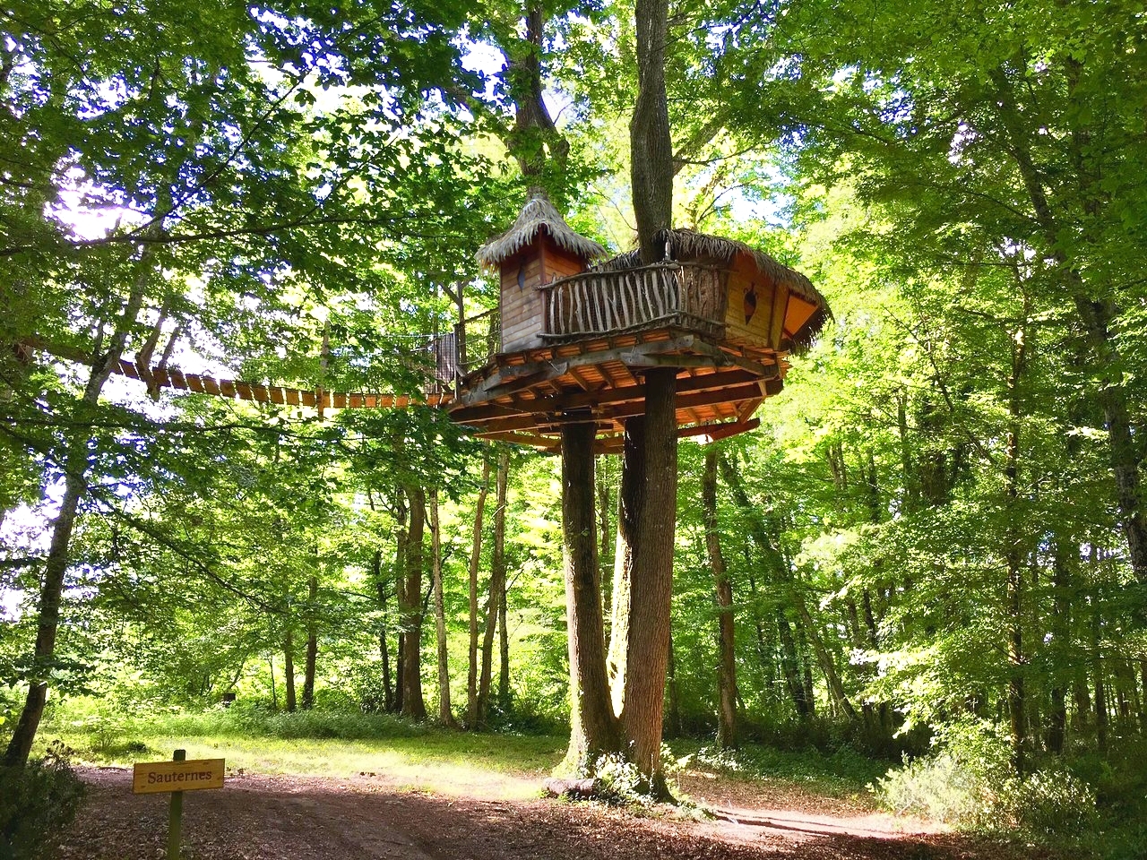Cabane Dans Les Arbres Avec Jacuzzi Charente maritime Cabane dans un arbre perchée à 9 mètres, Pompignac - Introuvable