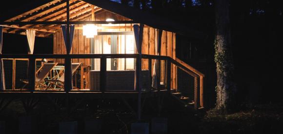 Cabane avec spa privatif au bord du lac, Gers