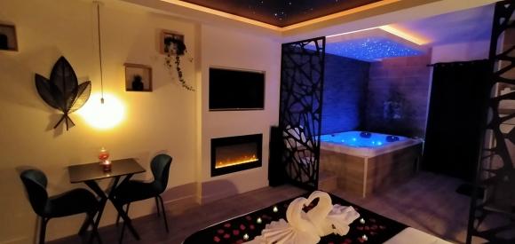 Chambre pour amoureux avec jacuzzi privatif dans le Var