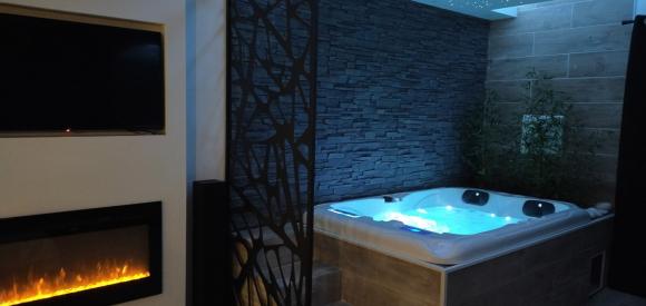 Chambre pour amoureux avec jacuzzi privatif dans le Var