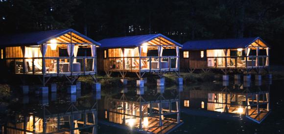 Cabane avec spa privatif au bord du lac, Gers