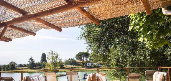 Cabane avec spa privatif au bord du lac, Gers