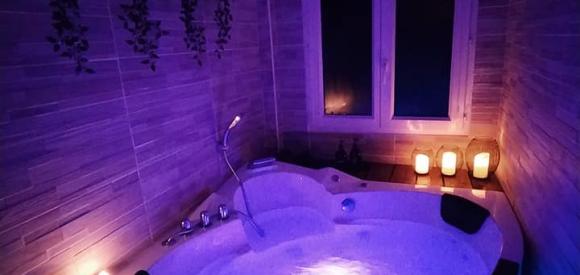 Love room romantique avec jacuzzi privé, Proche La Ciotat