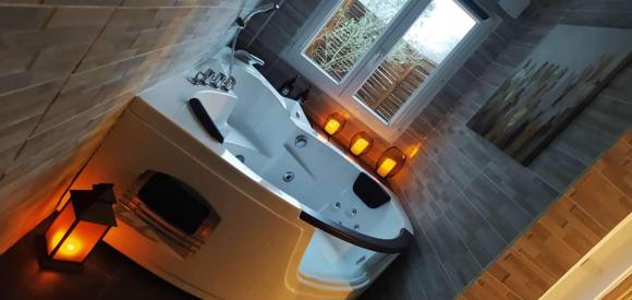 Love room romantique avec jacuzzi privé, Proche La Ciotat