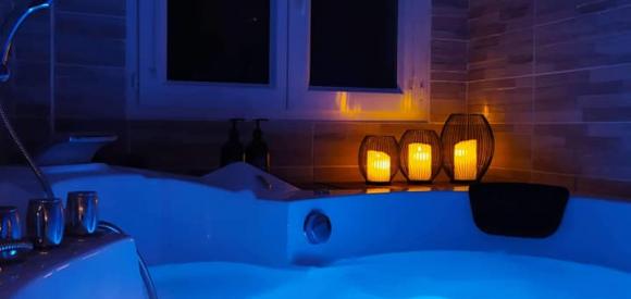 Love room romantique avec jacuzzi privé, Proche La Ciotat