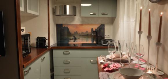 Love room de luxe avec jacuzzi et hammam privatifs proche Toulon