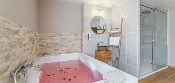 Studio romantique avec baignoire XXL double  centre historique de La Ciotat