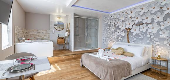 Studio romantique avec baignoire XXL double  centre historique de La Ciotat