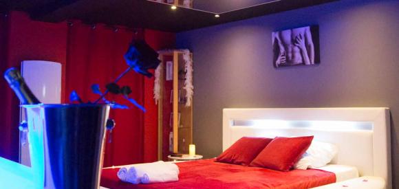 Gîte pour amoureux, balnéo, sauna et lit rond, Ger, Manche