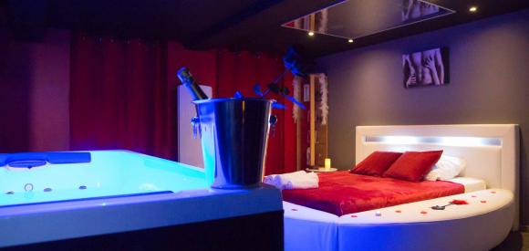 Gîte pour amoureux, balnéo, sauna et lit rond, Ger, Manche