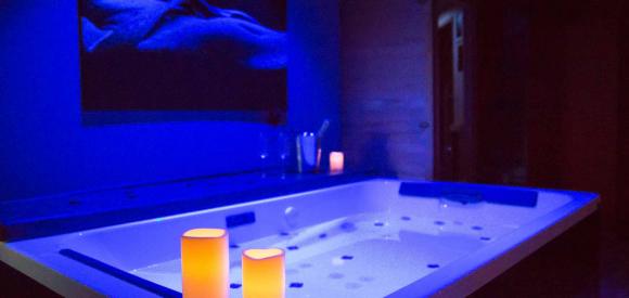 Gîte pour amoureux, balnéo, sauna et lit rond, Ger, Manche