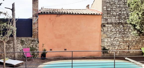 Chambre Deluxe balnéo et lit rond à Nimes