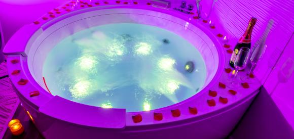 Suite Loveroom avec spa privatif, Seine et Marne
