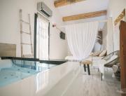 Love room, suite cocooning avec jacuzzi privatif entre Marseille et Toulon - 3
