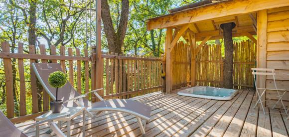 Cabane insolite pour deux avec spa et terrasse avec vue, Clairac