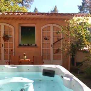 Suite avec jacuzzi et solarium privé, Mont Ventoux