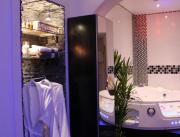 Suites Romantique avec Jacuzzi et Sauna Privatif en plein coeur de Lyon - 3