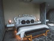 Suite love avec spa et douche sensorielle proche de Rennes - 10