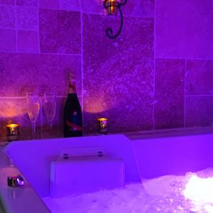 Suite romantique avec jacuzzi privatif et douche balnéo, Plan d’Orgon