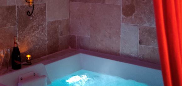 Suite romantique avec jacuzzi privatif et douche balnéo, Plan d’Orgon