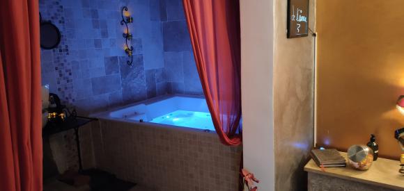 Suite romantique avec jacuzzi privatif et douche balnéo, Plan d’Orgon