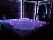Love Room à Biscarrosse, avec jacuzzi, lit rond, écran géant et salle de massage - 6