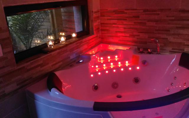 Cottage romantique  avec jacuzzi & balnéo , à 1h30 de Paris