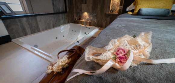 Maison de village pour 2 personnes, avec jacuzzi privatif dans la chambre à 6km de Fontainebleau