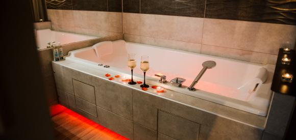 Suite Romantique avec jacuzzi au cœur de Perpignan