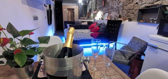 Suite de charme avec jacuzzi et sauna à Grenoble